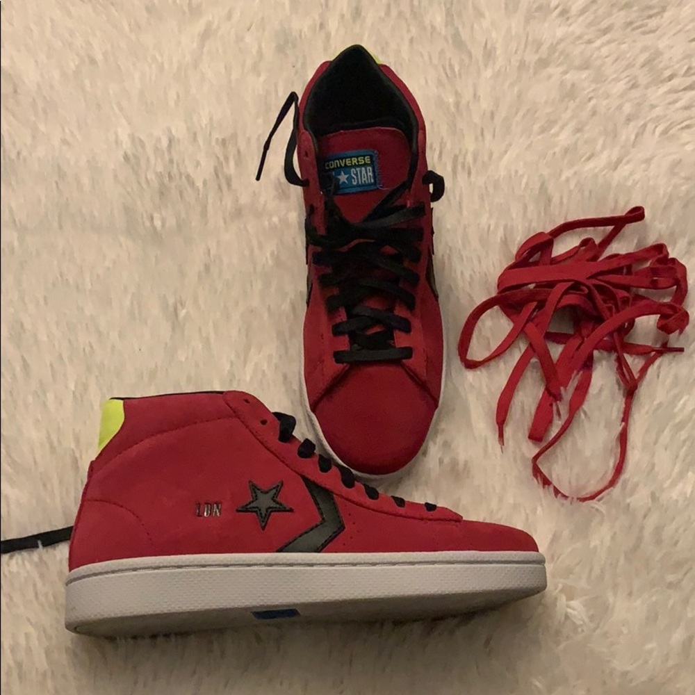 Converse Hi Tops Athletic Tennis Shoe Size 8/6.5
